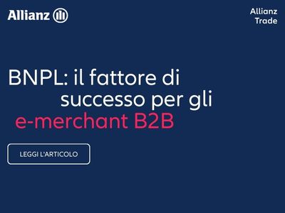 Un'imprenditrice lavora al computer nel suo ufficio