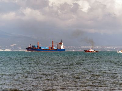 Navi cargo sullo stretto di Hormuz