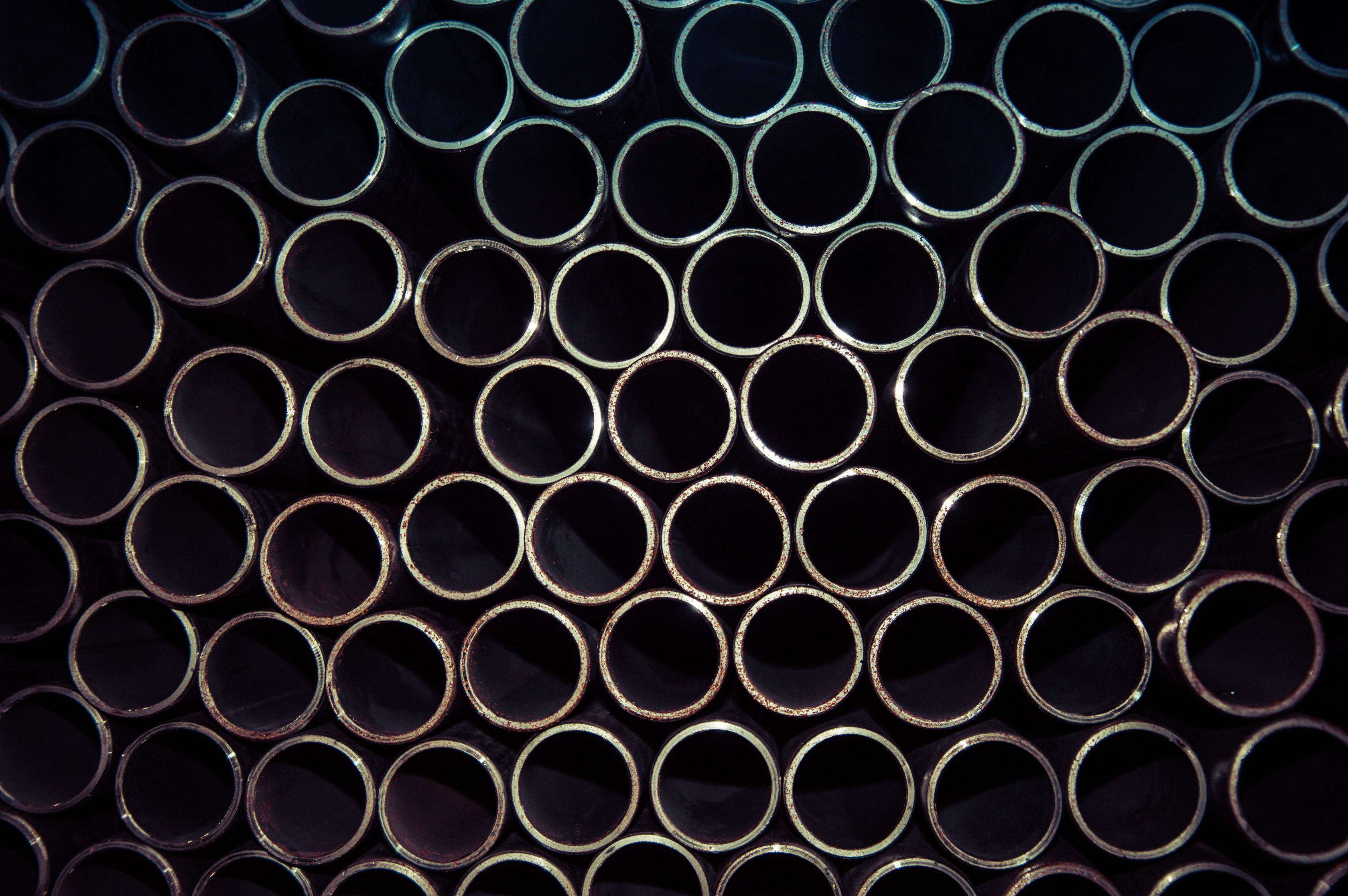 Big companies in emerging markets and SMEs in Europe tighten the noose on their suppliers and inventories