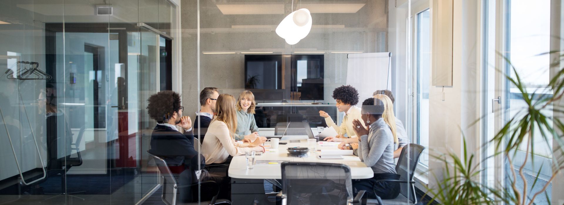 Persone riunione in una stanza per una riunione