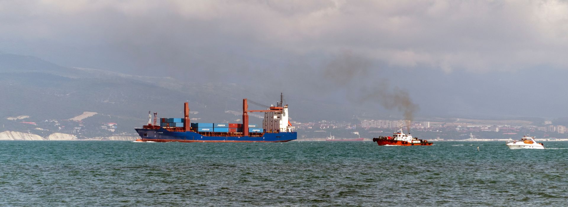 Navi cargo sullo Stretto di Hormuz