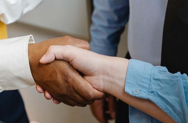 Immagine di stretta di mano