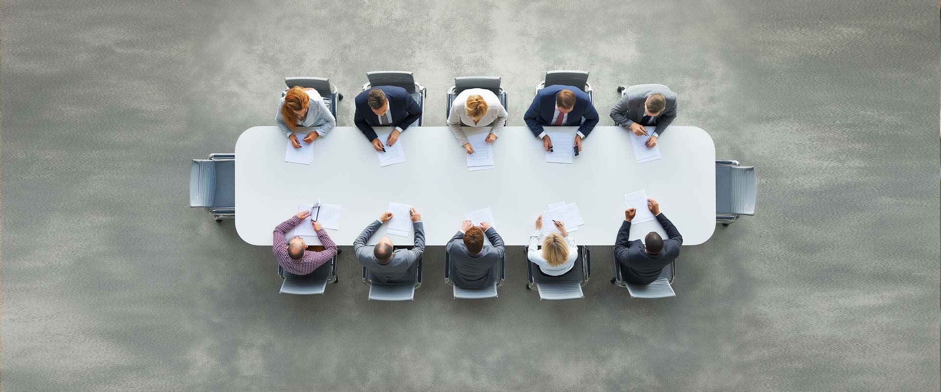 Two-businesswomen-at-an-office-desk-in-a-meeting